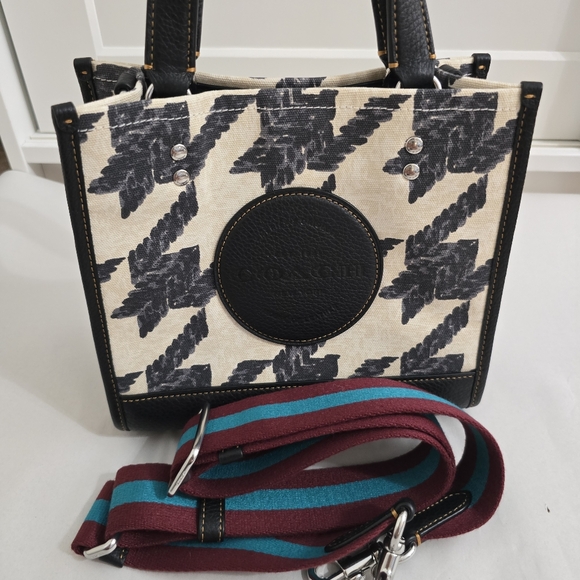 COACH Dempsey Carryall Bag With Houndstooth Print And Patch - Picture 6 of 9